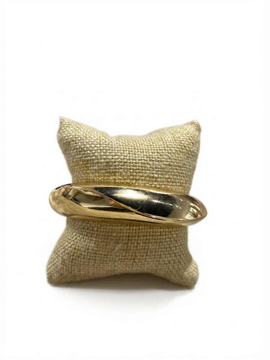 Twist Gold Bangle