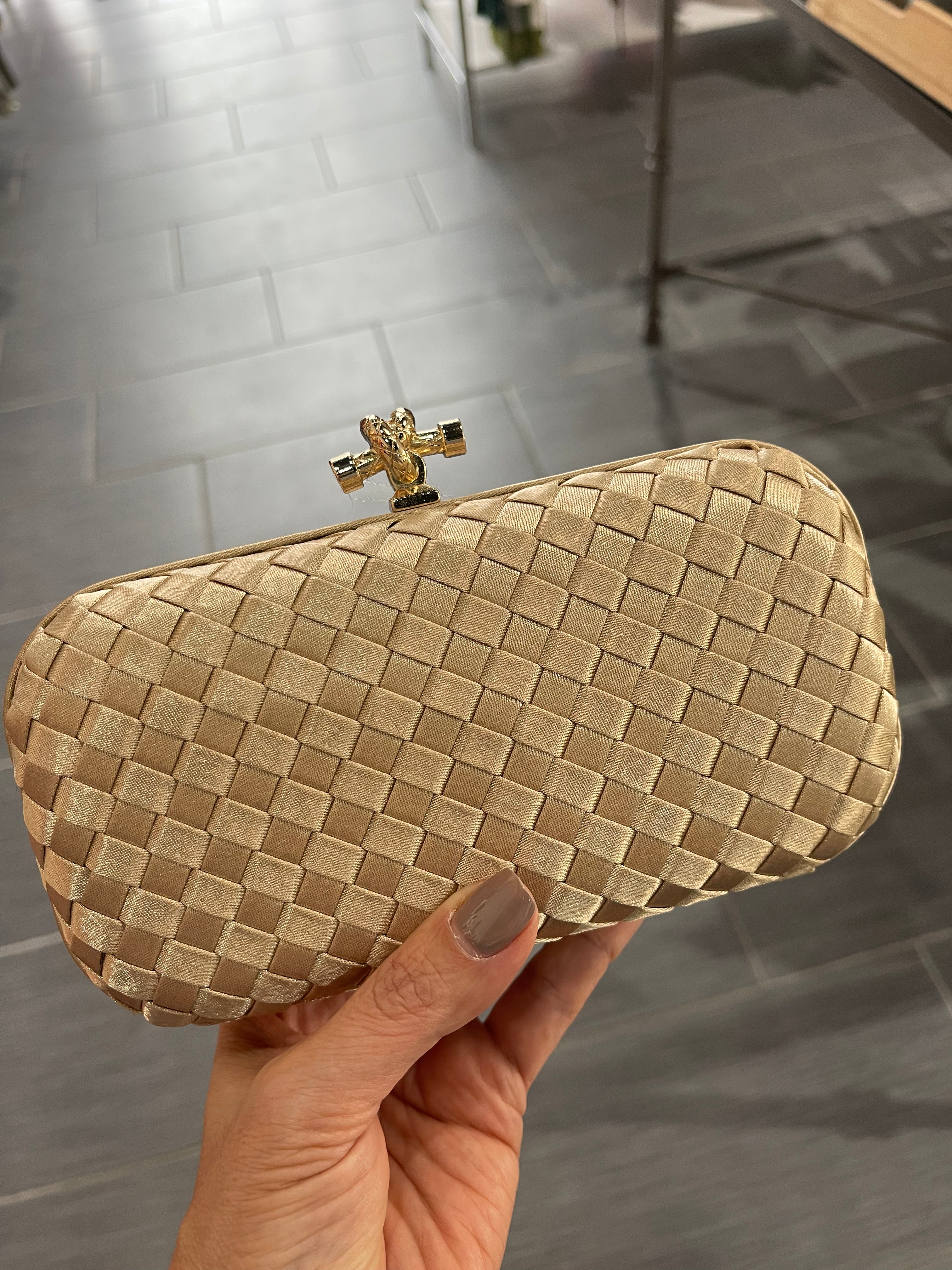 Knot Clutch