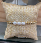Gold beaded bracelet with 3 pearls